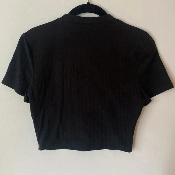 MakeMeChic Mock Neck Ribbed Knit Black White Bust Line Short Sleeve Crop Top M - Picture 7 of 8